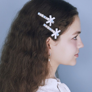 Maison de FLEUR 【兩件套裝】Blue Mania Bijou Ribbon 兩件組（含別針）