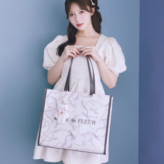 Maison de FLEUR 緞帶珍珠印花多口袋手提包