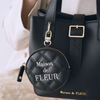 Maison de FLEUR 圓形絎縫零錢包