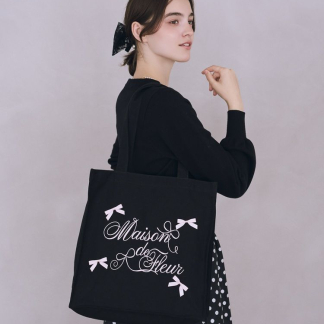 Maison de FLEUR 緞帶品牌標誌刺繡方形手提袋
