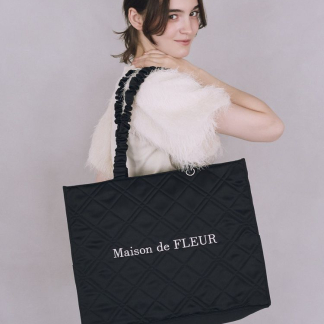 Maison de FLEUR [A4尺寸相容/可隨身攜帶] 帶提手絎縫隨身行李袋