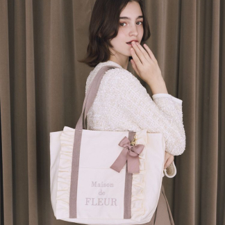Maison de FLEUR 正面荷葉邊多口袋手提包 Maison de FLEUR 正面荷葉邊多口袋手提包