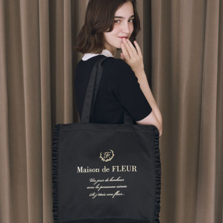 Maison de FLEUR 緞面荷葉邊方形手提包 Maison de FLEUR 緞面荷葉邊方形手提包