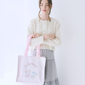 Maison de FLEUR 【接受預訂】Wish Me Mell & Cinnamoroll 荷葉邊手把托特包 Maison de FLEUR 【接受預訂】Wish Me Mell & Cinnamoroll 荷葉邊手把托特包